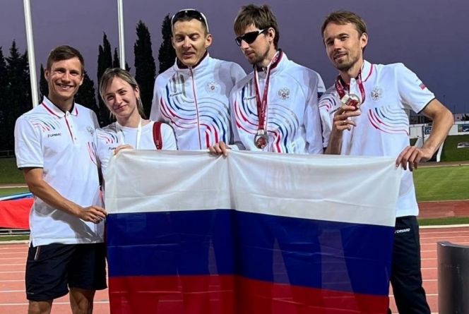 Российские спортсмены - медалисты Гран-при в Тунисе. Александр Костин - справа. Фото: Всероссийская федерация спорта слепых