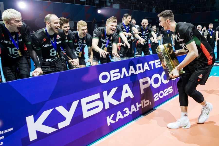 Ильяс Куркаев с Кубком России-2025. Фото: Роман Кручинин, zenit-kazan.com