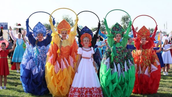 Гори, огонь спорта! В Благовещенке состоялась церемония открытия XLVI летней олимпиады сельских спортсменов края