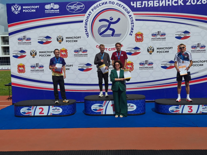 На первой ступени пьедестала Александр Костин и Юрий Клопцов. Фото: РЦСП по адаптивным видам спорта Челябинской области.