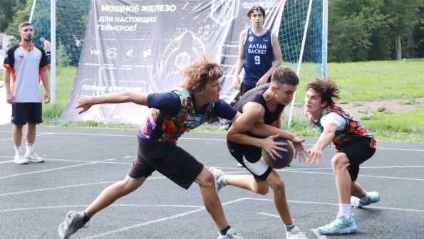 В Барнауле победителями турнира 2 на 2 стали команды Media Basket Altai и академии Tigers (фото)