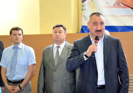 В полуфинальном этапе первенства Вооружённых сил России выступят 13 алтайских боксёров (фото).