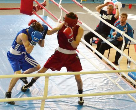 В полуфинальном этапе первенства Вооружённых сил России выступят 13 алтайских боксёров (фото).