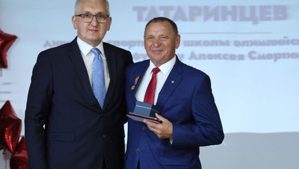 Передовикам - почёт! В Алтайском училище олимпийского резерва состоялось награждение представителей спортивной отрасли региона ко Дню физкультурника