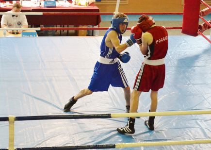 В полуфинальном этапе первенства Вооружённых сил России выступят 13 алтайских боксёров (фото).