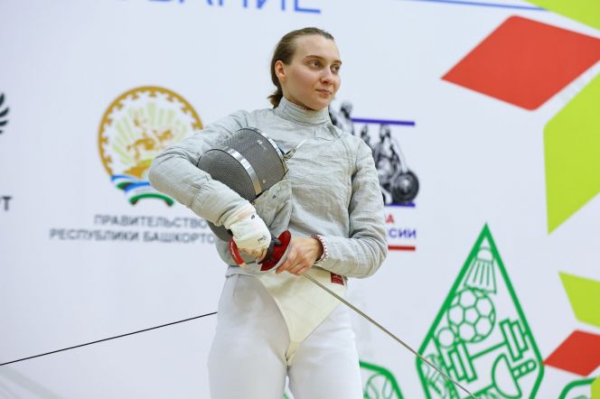 Анна Смирнова перед выходом на дорожку. Фото: Федерация фехтования России