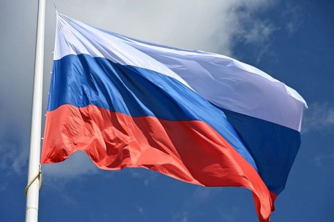 Губернатор Алтайского края Виктор Томенко и председатель АКЗС Александр Романенко обратились к жителям региона в День Государственного флага России 
