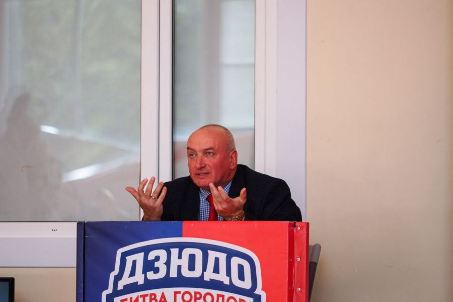 Руководителю нашей команды, Заслуженному тренеру России Олегу Зайцеву пришлось понервничать, особенно во время поединков с командой Ижевска. Фото: Федерация дзюдо России