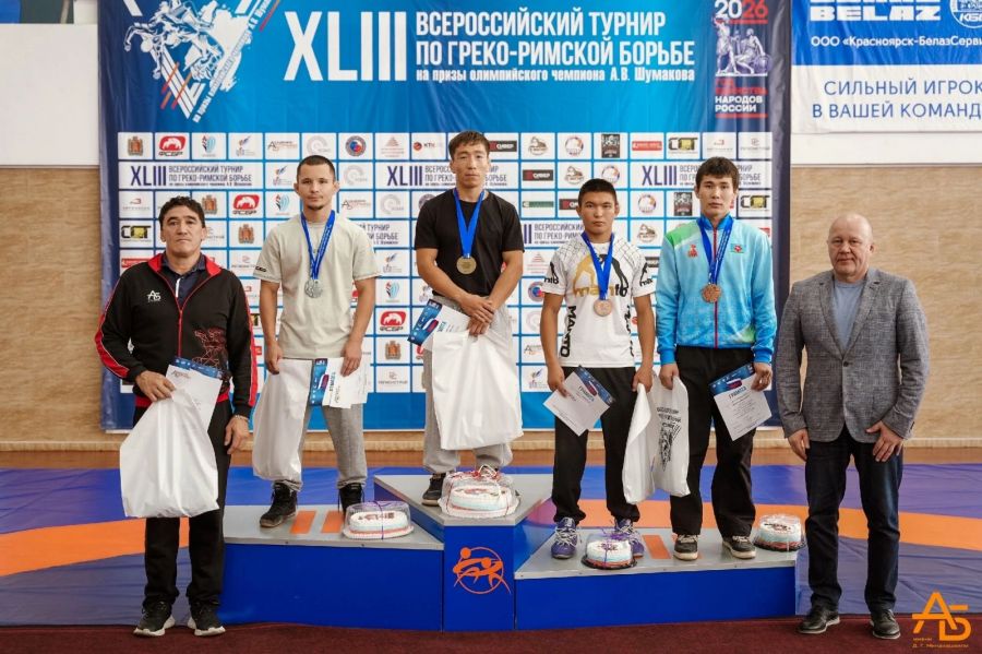 Андрей Лобанов на второй ступени, Чечен Чейнин на пьедестале второй справа. Фото: Академия борьбы имени Дмитрия Миндиашвили