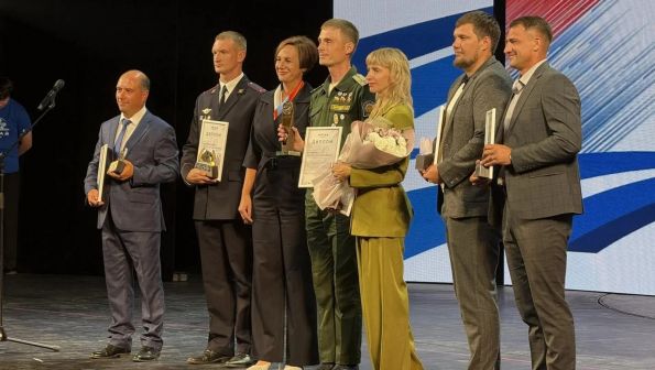 Определились победители и призёры проекта «Алтай - земля сильных людей». В номинации "Сила рекордов" лауреатом стал бийчанин Артём Витязев