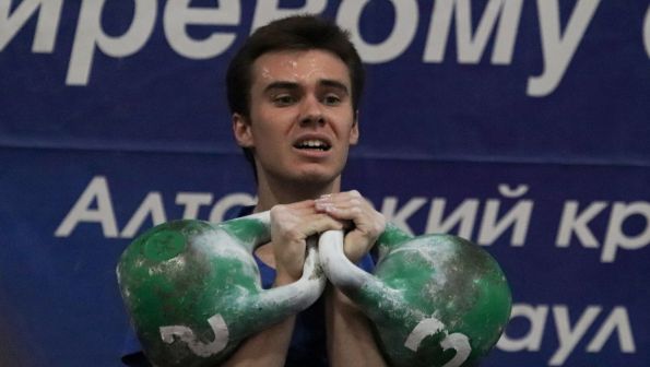 В Барнауле прошли краевые соревнования «День гиревика ДОСААФ» и «УниверЛига» (фото)