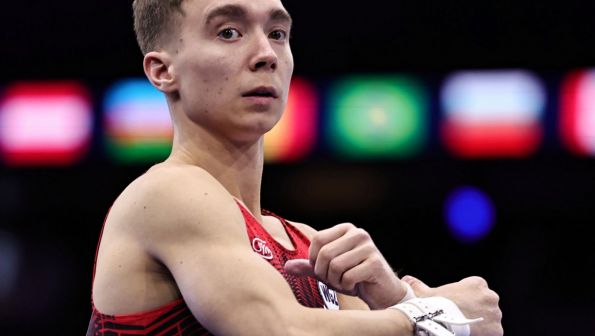 Гимнаст Сергей Найдин на чемпионате мира вышел в финалы командного многоборья и в упражнениях на перекладине
