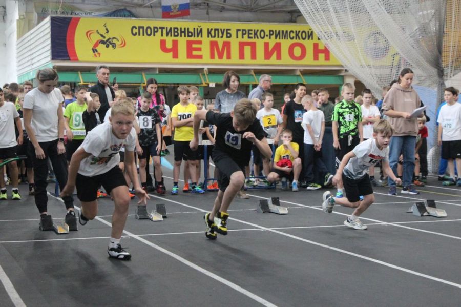 Соревнования в спортивном манеже АлтГТУ. Фото из архива "АС"
