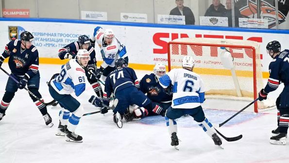 ХК «Динамо-Алтай» одержал в гостях победу над «Магниткой» со счётом 3:2