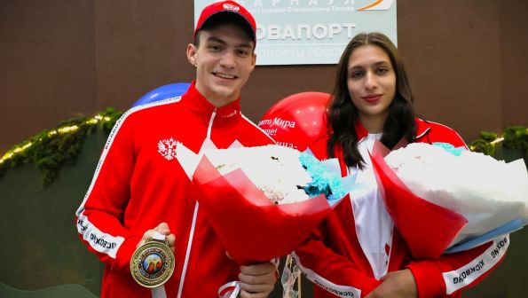 Российский карнавал в Америке. Триумфаторы чемпионата мира Ксения Левина и Михаил Якушев вернулись домой из Колумбии (фото)