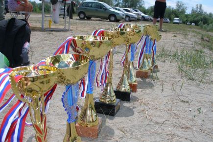 В Барнауле состоялись соревнования по ловле рыбы поплавочной удочкой среди госслужащих Алтая.