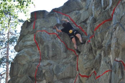 В Барнауле состоялся открытый чемпионат края по скалолазанию (фото).