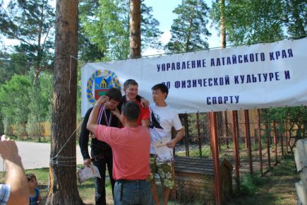 В Барнауле состоялся открытый чемпионат края по скалолазанию (фото).