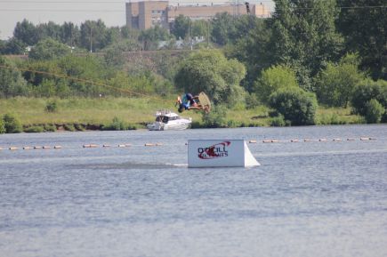 Александр Бослер выиграл Открытый чемпионат Москвы по вейкбордингу в двух дисциплинах.