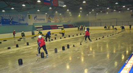 Вчера в Славгороде завершились предсезонные сборы хоккейной команды «Алтай», которая готовится к дебюту в первенстве Юниорской хоккейной лиги.