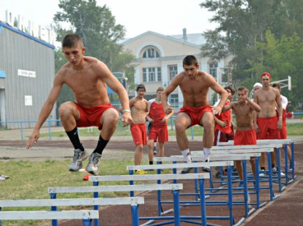 Вчера в Славгороде завершились предсезонные сборы хоккейной команды «Алтай», которая готовится к дебюту в первенстве Юниорской хоккейной лиги.