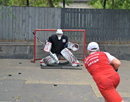 Вчера в Славгороде завершились предсезонные сборы хоккейной команды «Алтай», которая готовится к дебюту в первенстве Юниорской хоккейной лиги.