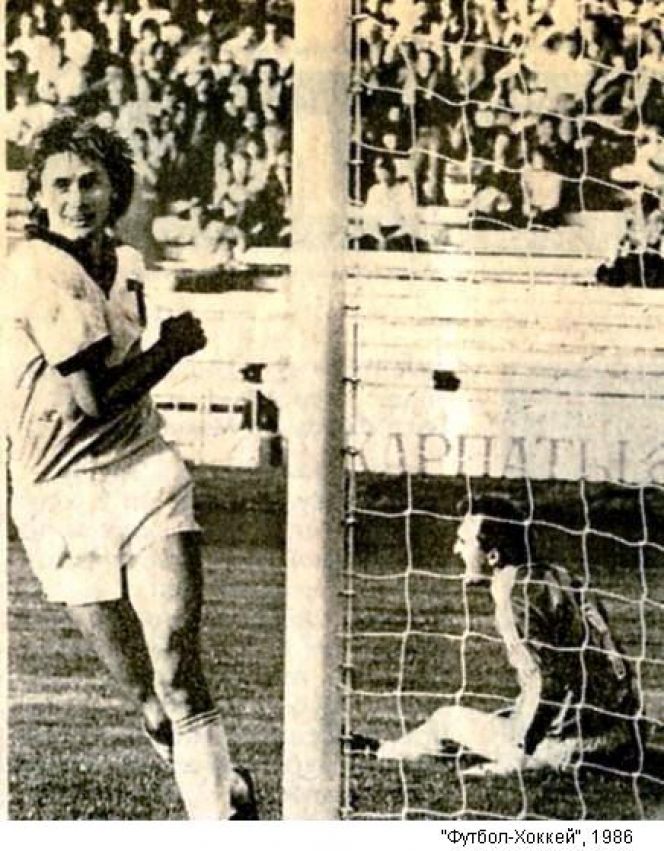 Вчера на 53-м году жизни от тяжёлой болезни скончался известный футболист и тренер Владимир Кобзев.