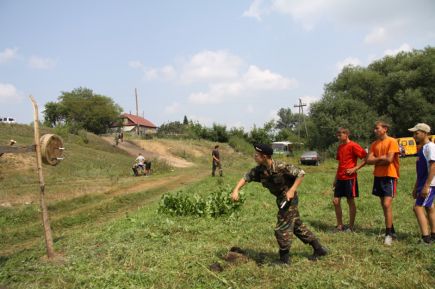 В Змеиногорске в рамках традиционного казачьего праздника «Потомки Ермака» прошла первая краевая спартакиада допризывной казачьей молодёжи (фото).