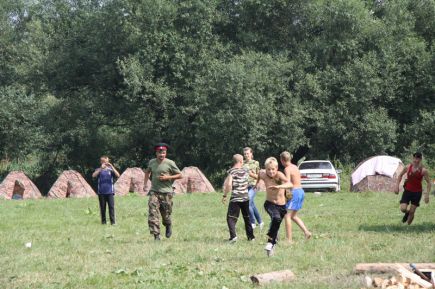 В Змеиногорске в рамках традиционного казачьего праздника «Потомки Ермака» прошла первая краевая спартакиада допризывной казачьей молодёжи (фото).