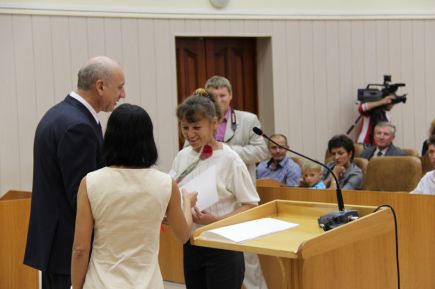 В администрации края состоялось награждение алтайских спортсменов и тренеров, отличившихся в 2012 году.