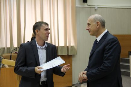 В администрации края состоялось награждение алтайских спортсменов и тренеров, отличившихся в 2012 году.