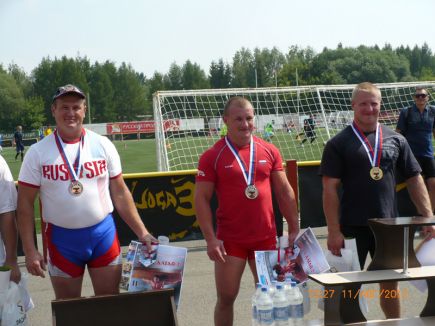 В день физкультурника на стадионе СДЮШОР Алексея Смертина прошли соревнования по силовому экстриму (фото).