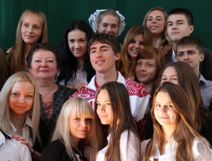 Известные алтайские спортсмены и тренеры в День знаний посетили несколько школ (фото).