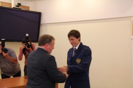 В краевой администрации вручены краевые награды алтайским спортсменам-участникам XXX летних Олимпийских игр в Лондоне (фото). 