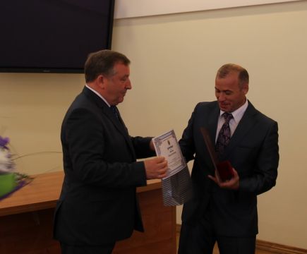 В краевой администрации вручены краевые награды алтайским спортсменам-участникам XXX летних Олимпийских игр в Лондоне (фото). 