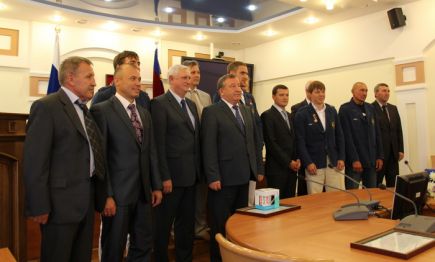 В краевой администрации вручены краевые награды алтайским спортсменам-участникам XXX летних Олимпийских игр в Лондоне (фото). 