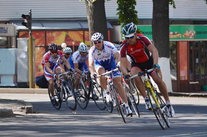 Алтайские велосипедисты-ветераны завершили сезон международной гонкой в Алма-Ате (фото).