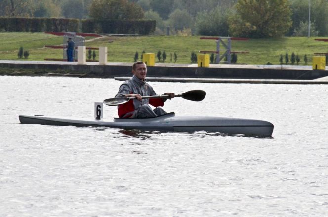 Леонид Кинякин - серебряный призёр первого чемпионата России по гребле на байдарках и каноэ среди лиц с поражением опорно-двигательного аппарата. 
