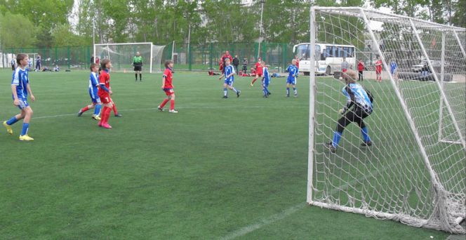 Вчера на стадионе СДЮШОР А. Смертина завершился традиционный международный турнир «Кубок наших отцов» среди юношей 1999 года рождения.