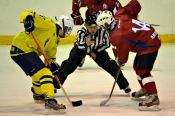 В первом матче сезона в Юниорской хоккейной лиге команда "Алтай" обыграла крагандинскую "Юность" - 7:5. 