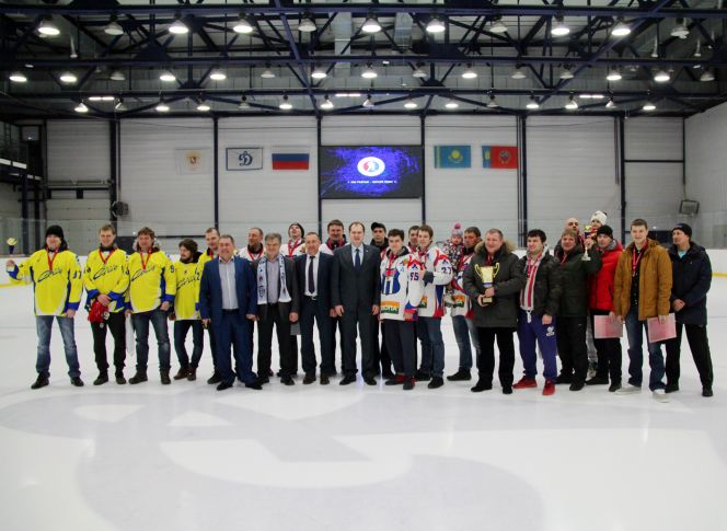 Состоялось награждение победителей краевых дивизионов Ночной хоккейной лиги