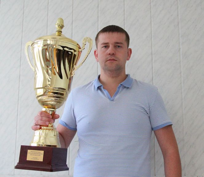 Игорь Филиппов победил в международном турнире по бильярду "Динамическия пирамида" (фото).