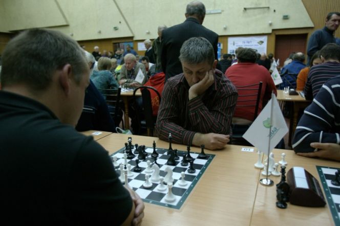  Гайдым шагает впереди 