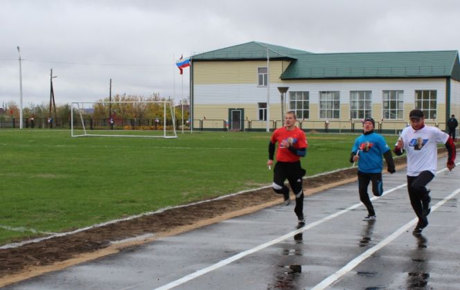 Верх-Суетка с новым стадионом