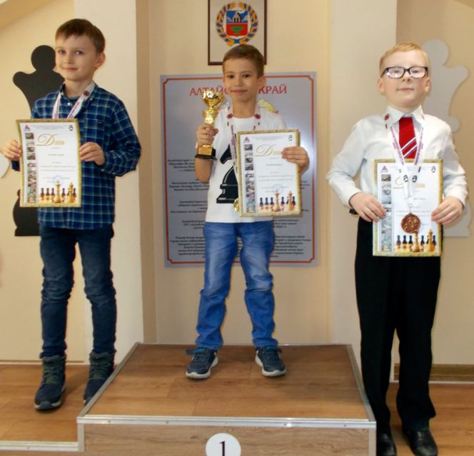 Никита Колобов и Ксения Будаева – победители первенства края среди самых юных шахматистов