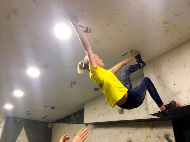 Более ста скалолазов выступили на чемпионате и первенстве Бийска по боулдерингу