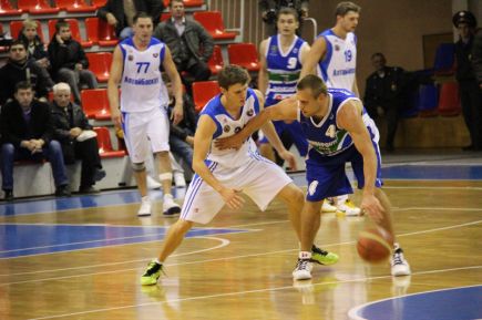 "АлтайБаскет" уступил дома "Университету-Югре" из Сургута - 60:79 (фото).