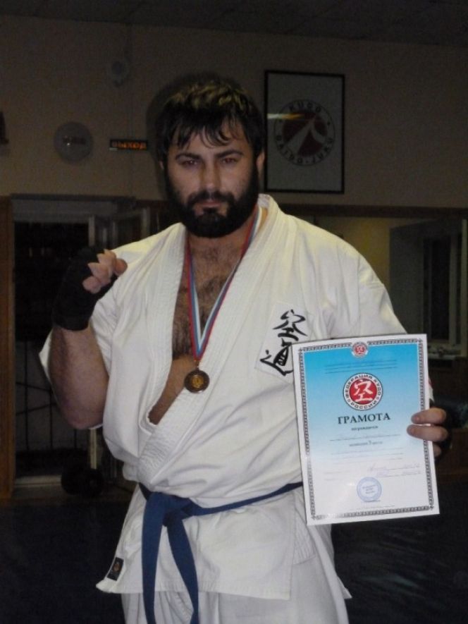 Алтайские спортсмены заняли призовые места на открытом первенстве и чемпионате Новосибирской области по восточному боевому единоборству кудо.