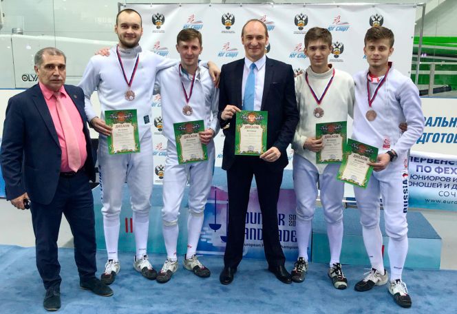 Алтайские саблисты на молодёжном первенстве России завоевали бронзу в командном турнире