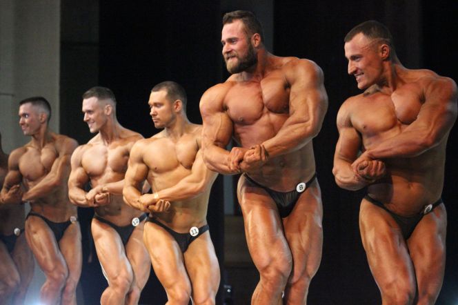 Встали в позу